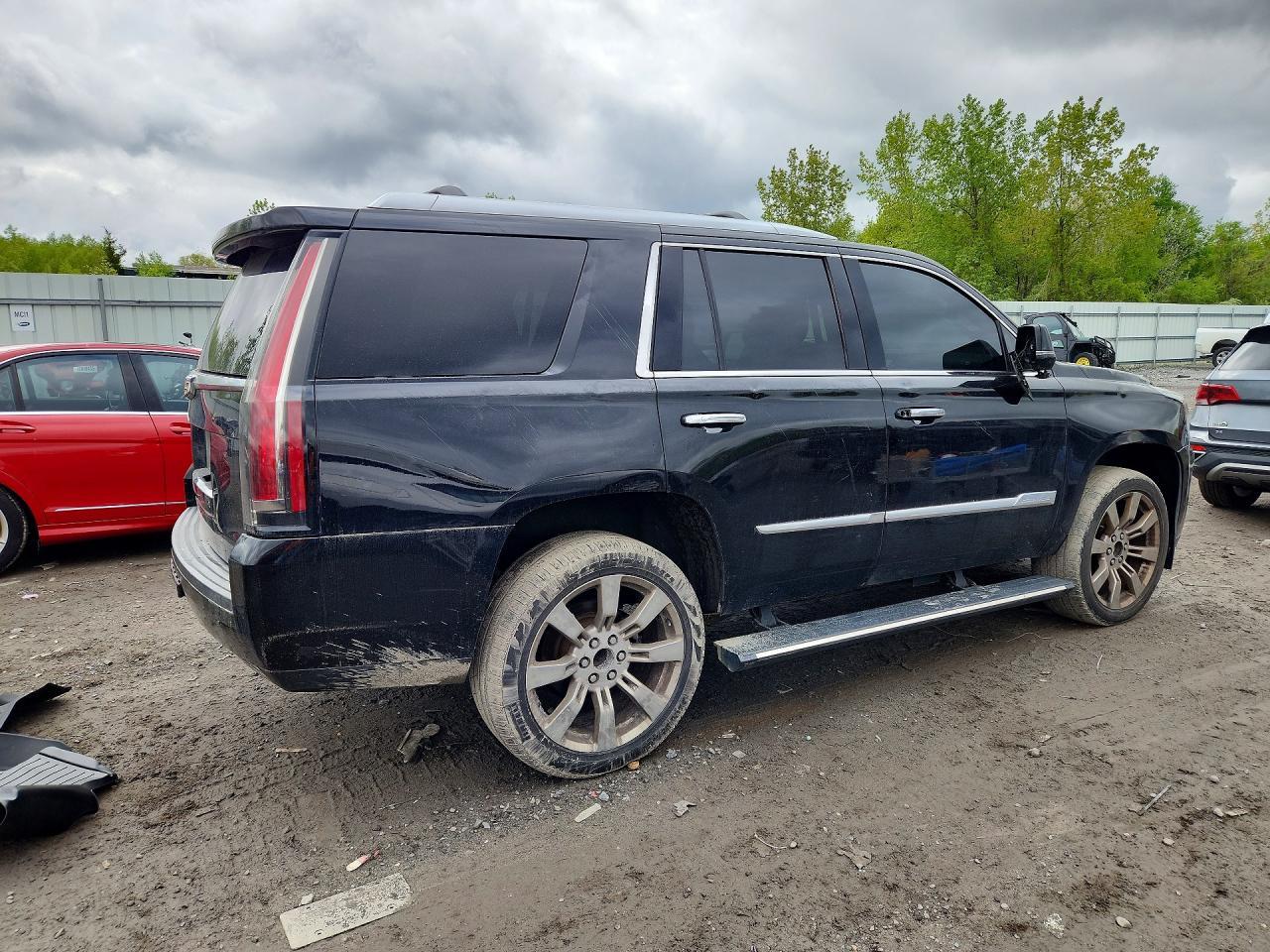 2017 Cadillac Escalade Platinum - Image 3