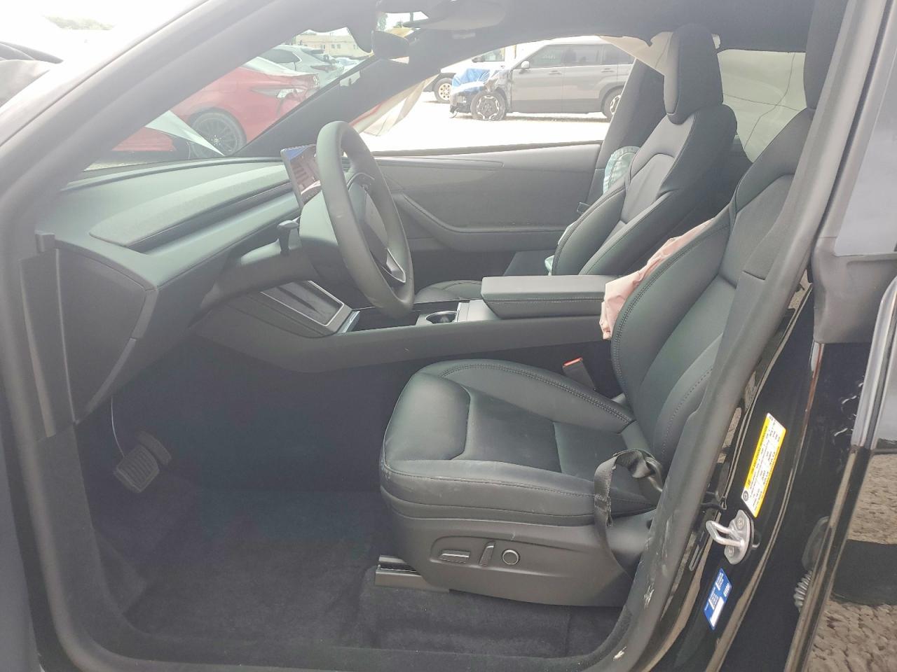 2026 Tesla Model Y - Фото 7