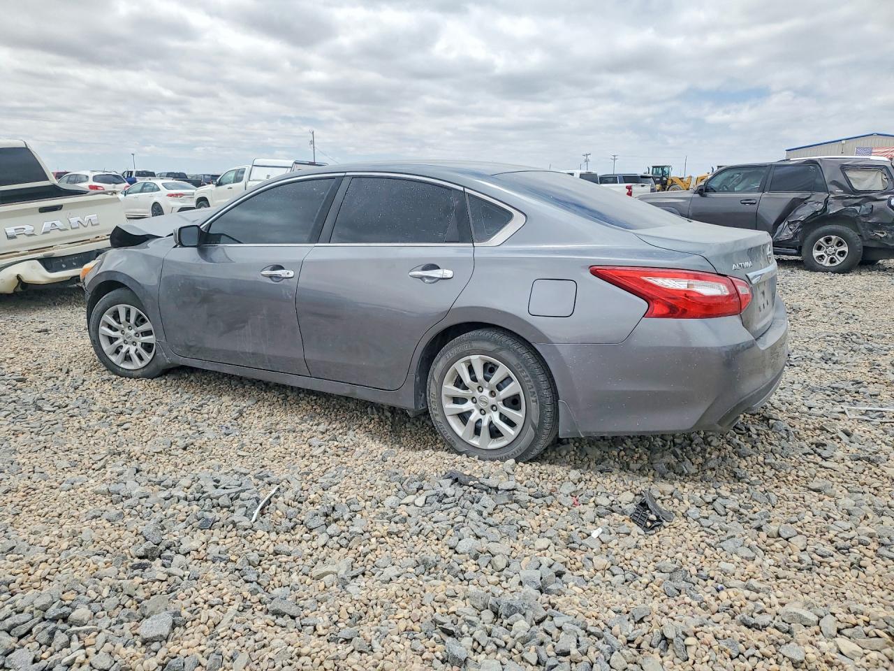 2017 Nissan Altima 2.5 S - Фото 2