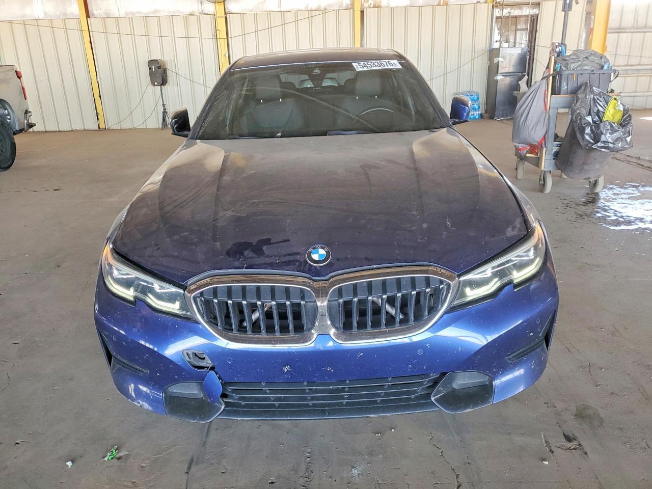 2020 BMW 330Xi - Фото 5