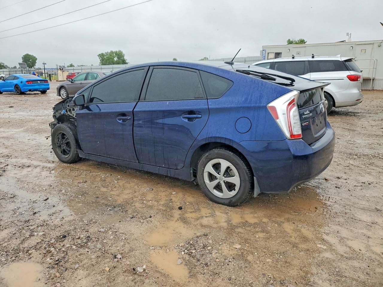 2014 Toyota Prius Three - Фото 2