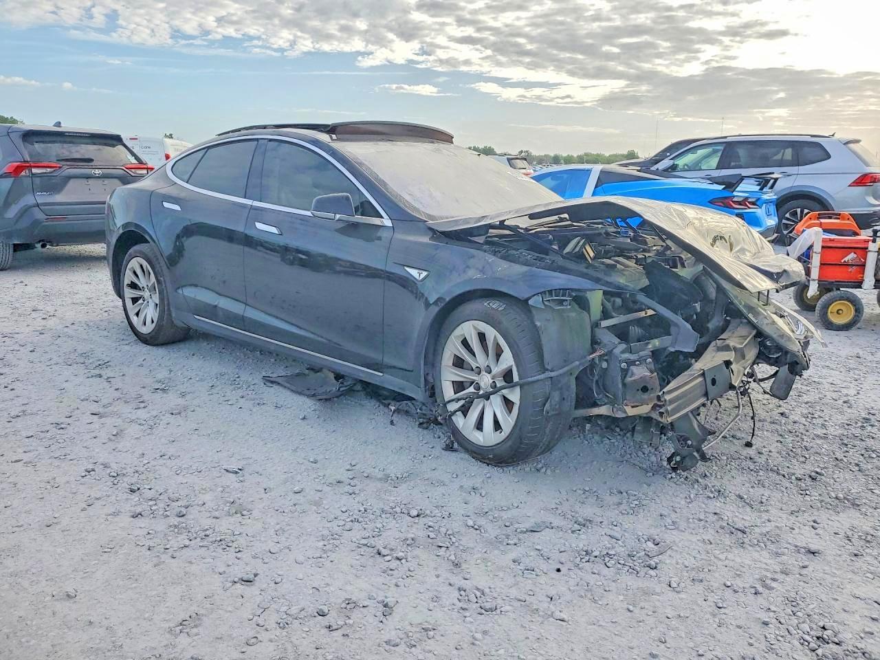 2016 Tesla Model S - Image 4