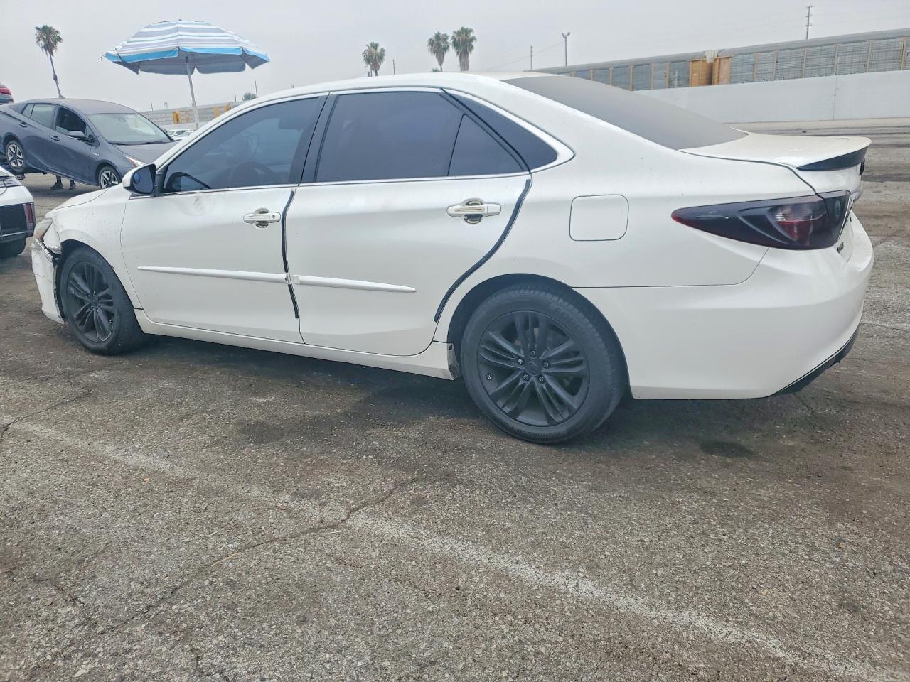 2015 Toyota Camry Se - Фото 2