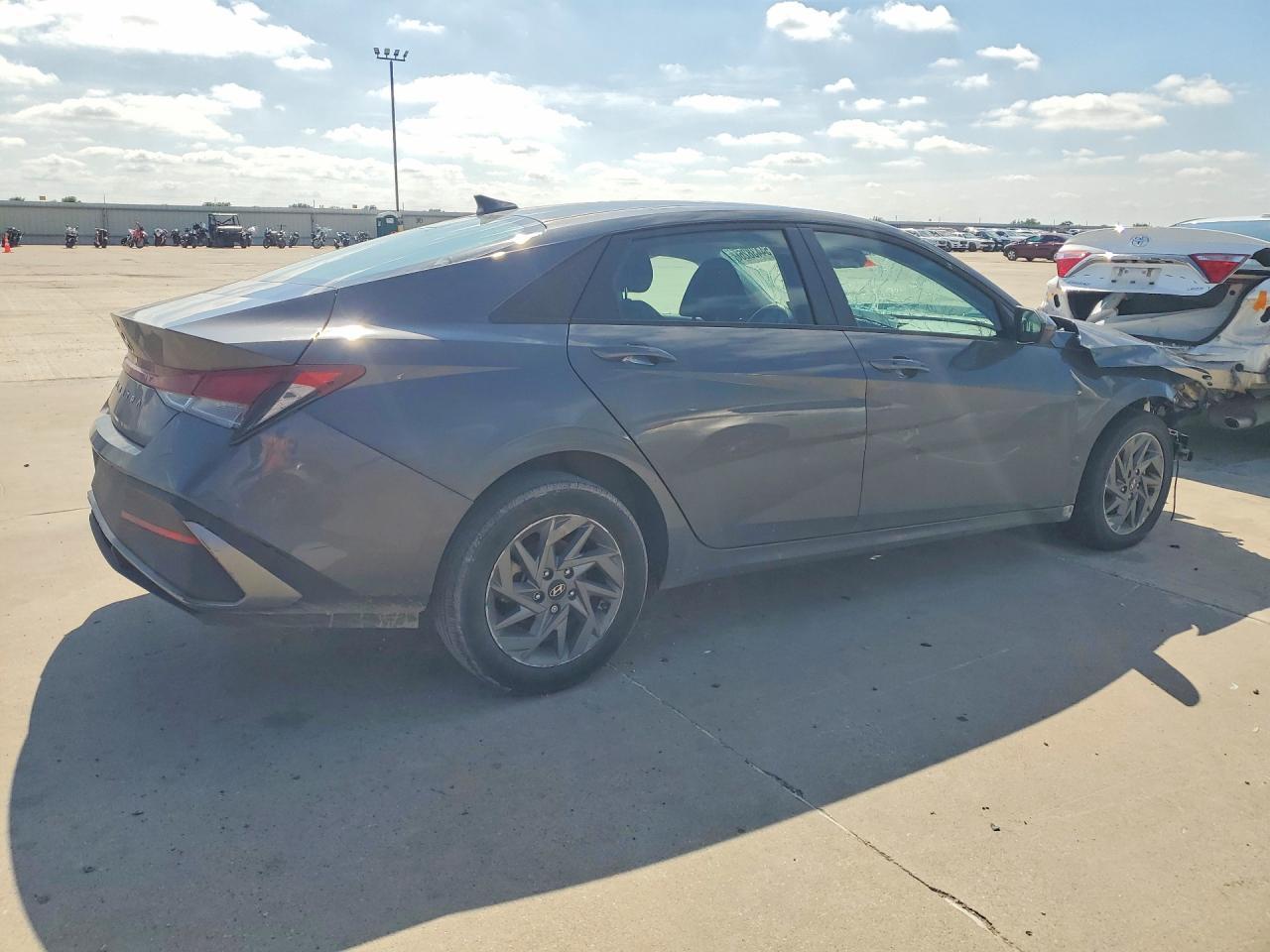 2024 Hyundai Elantra Sel - Image 3