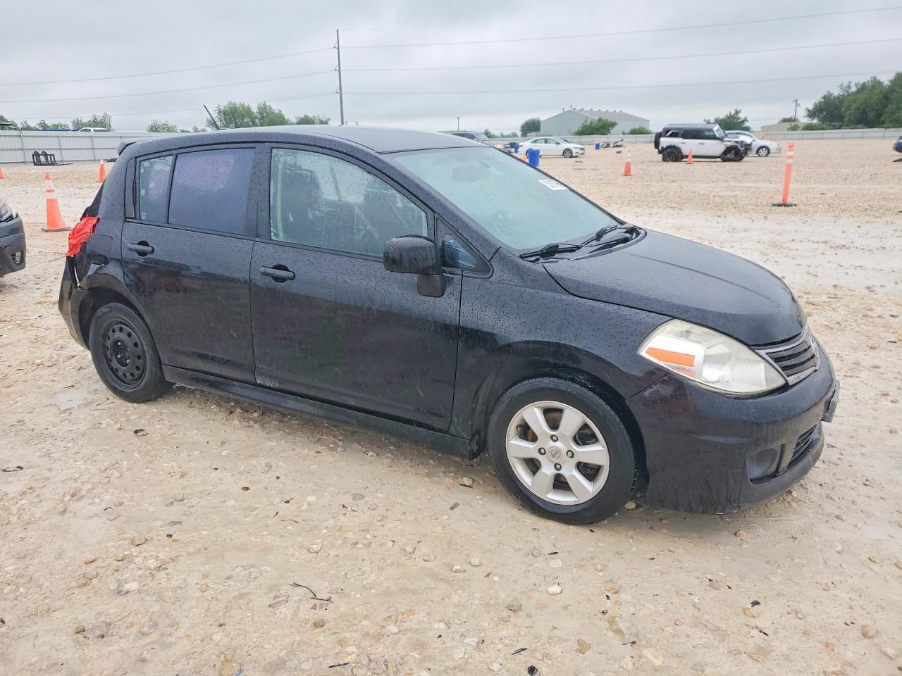 2010 Nissan Versa 1.8 S - Фото 4
