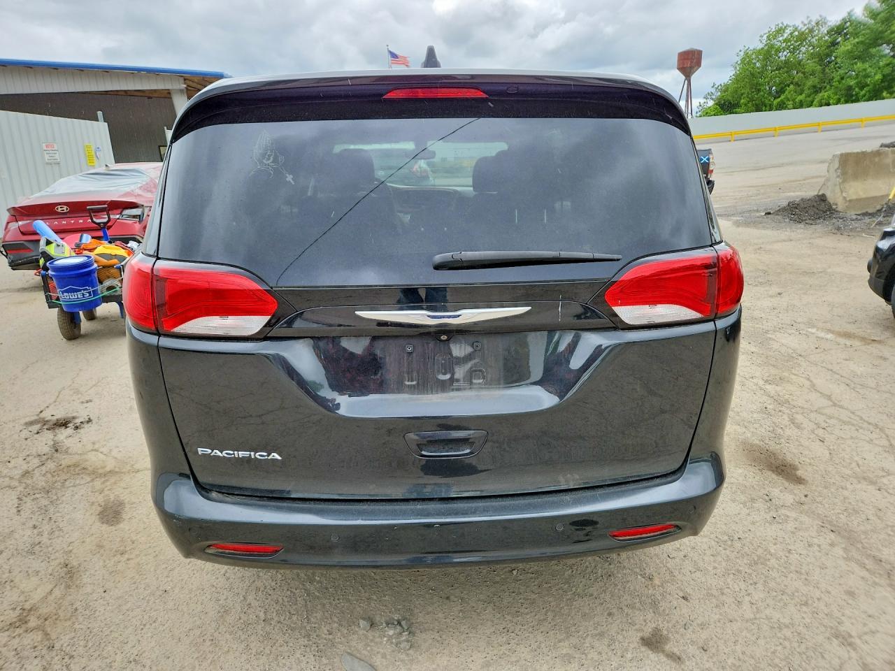 2017 Chrysler Pacifica Touring - Image 6