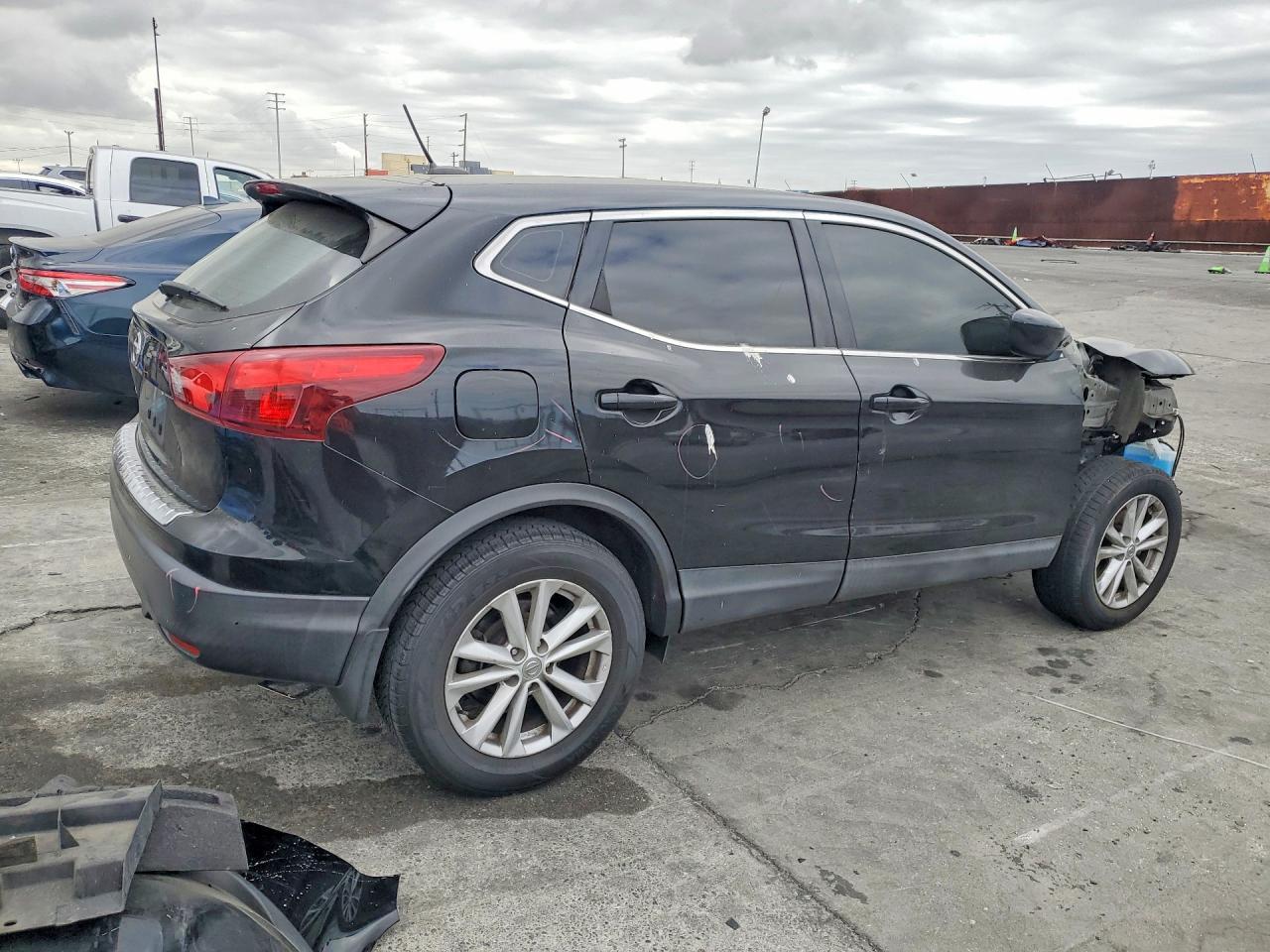 2018 Nissan Rogue Sport S - Фото 3