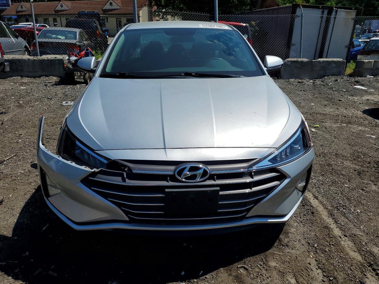 2019 Hyundai Elantra Se - Image 5
