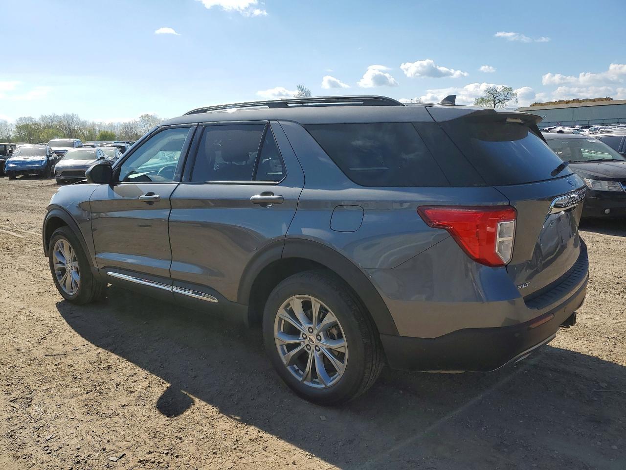 2023 Ford Explorer Xlt - Image 2