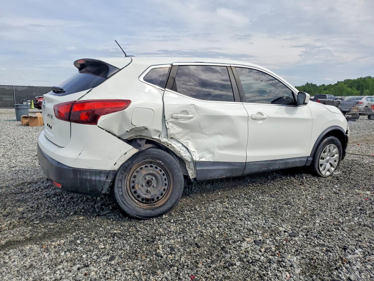 2019 Nissan Rogue Sport S - Image 3
