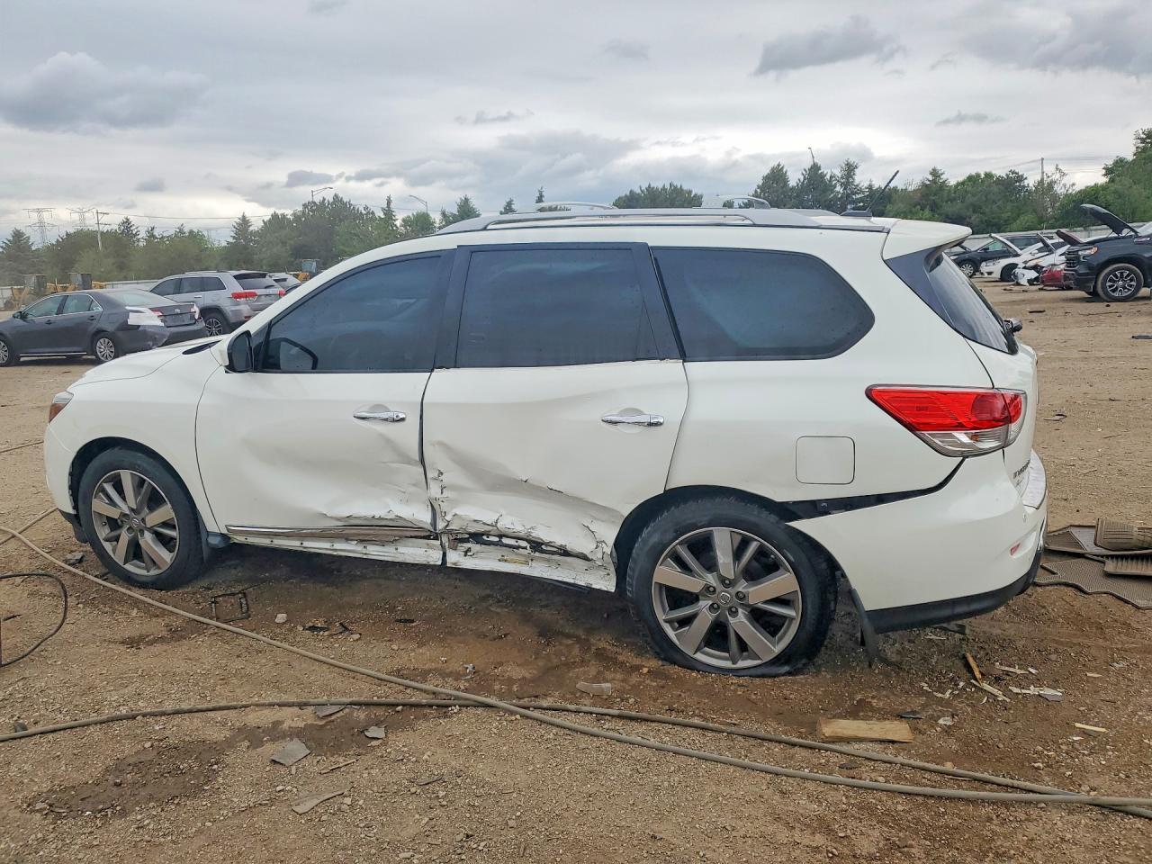 2015 Nissan Pathfinder S - Фото 2