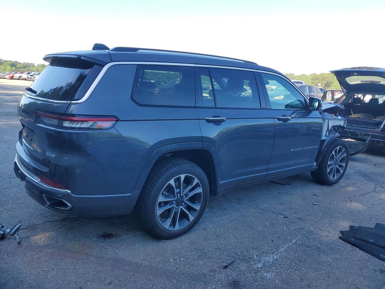 2023 Jeep Grand Cherokee L Overland - Image 3