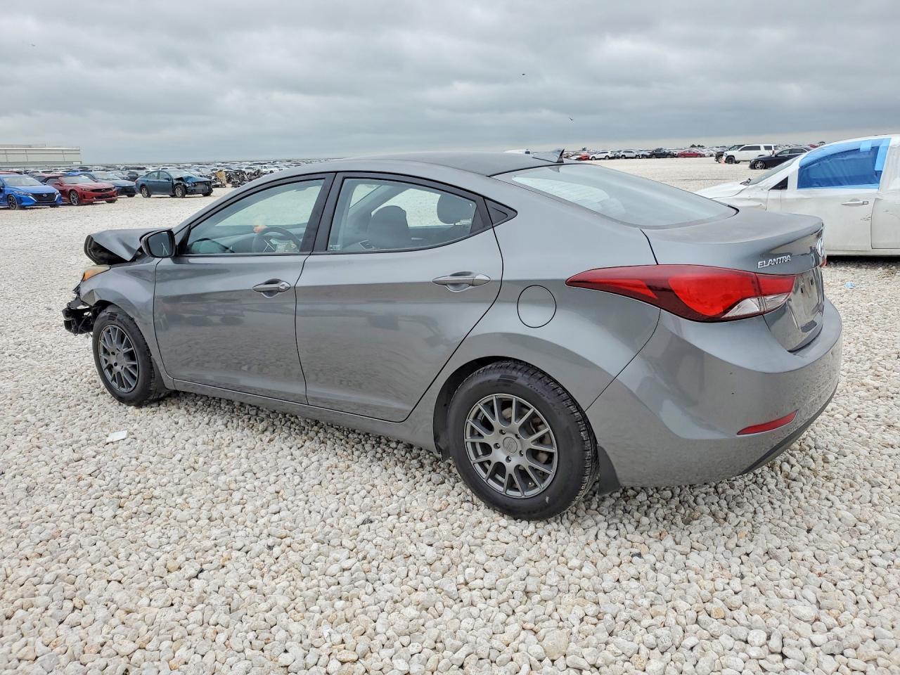 2016 Hyundai Elantra - Фото 2