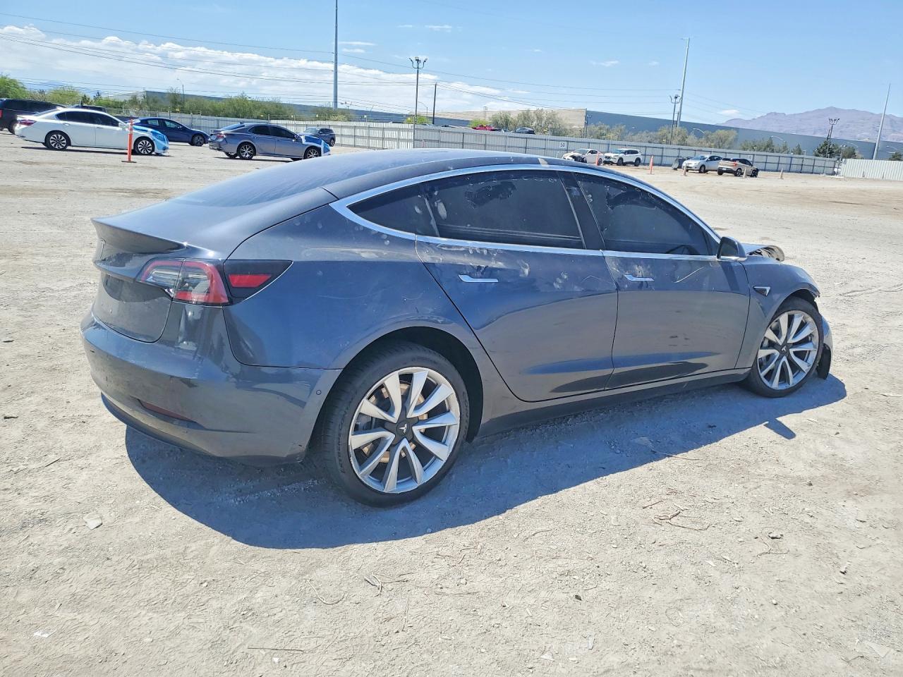 2018 Tesla Model 3 - Фото 3