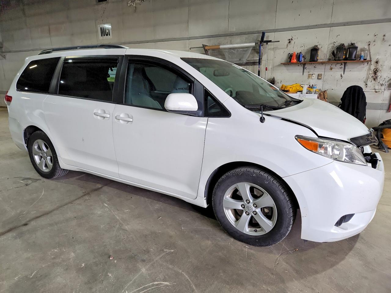 2011 Toyota Sienna Le - Image 4