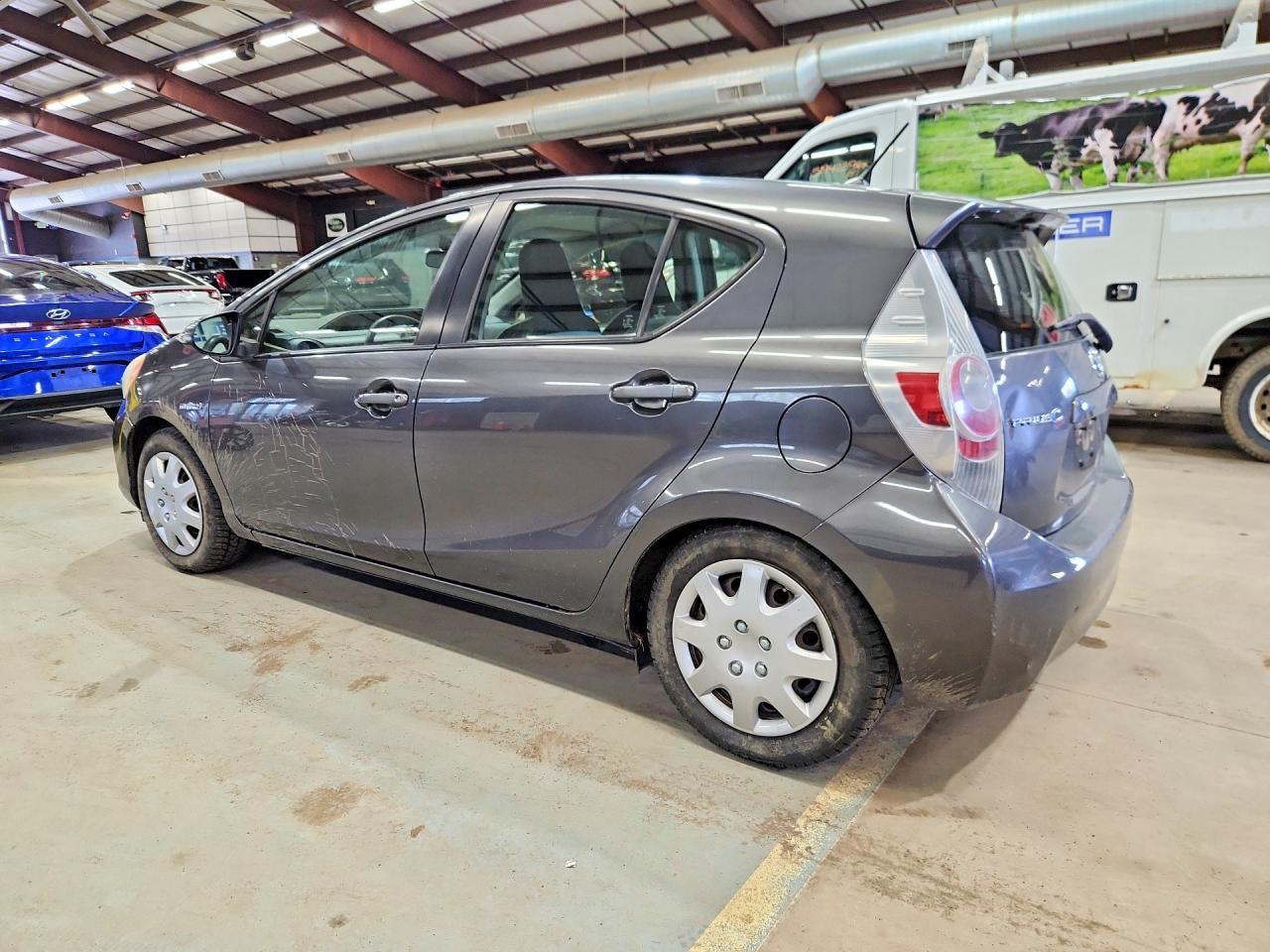 2013 Toyota Prius C One - Фото 2