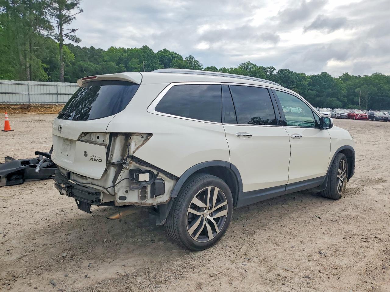 2018 Honda Pilot Elite - Image 3