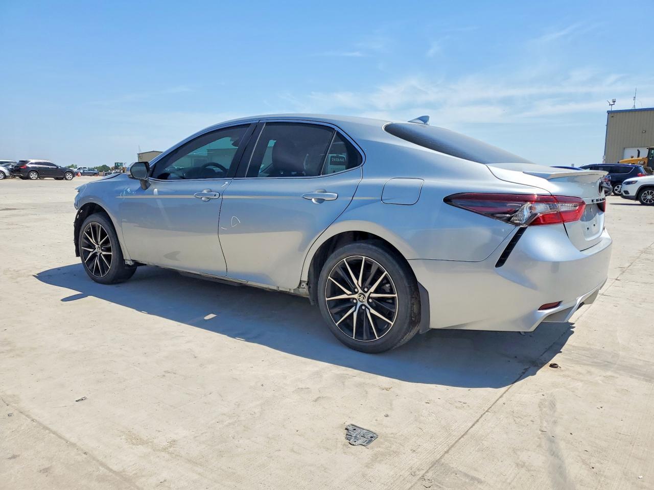 2024 Toyota Camry Se - Фото 2