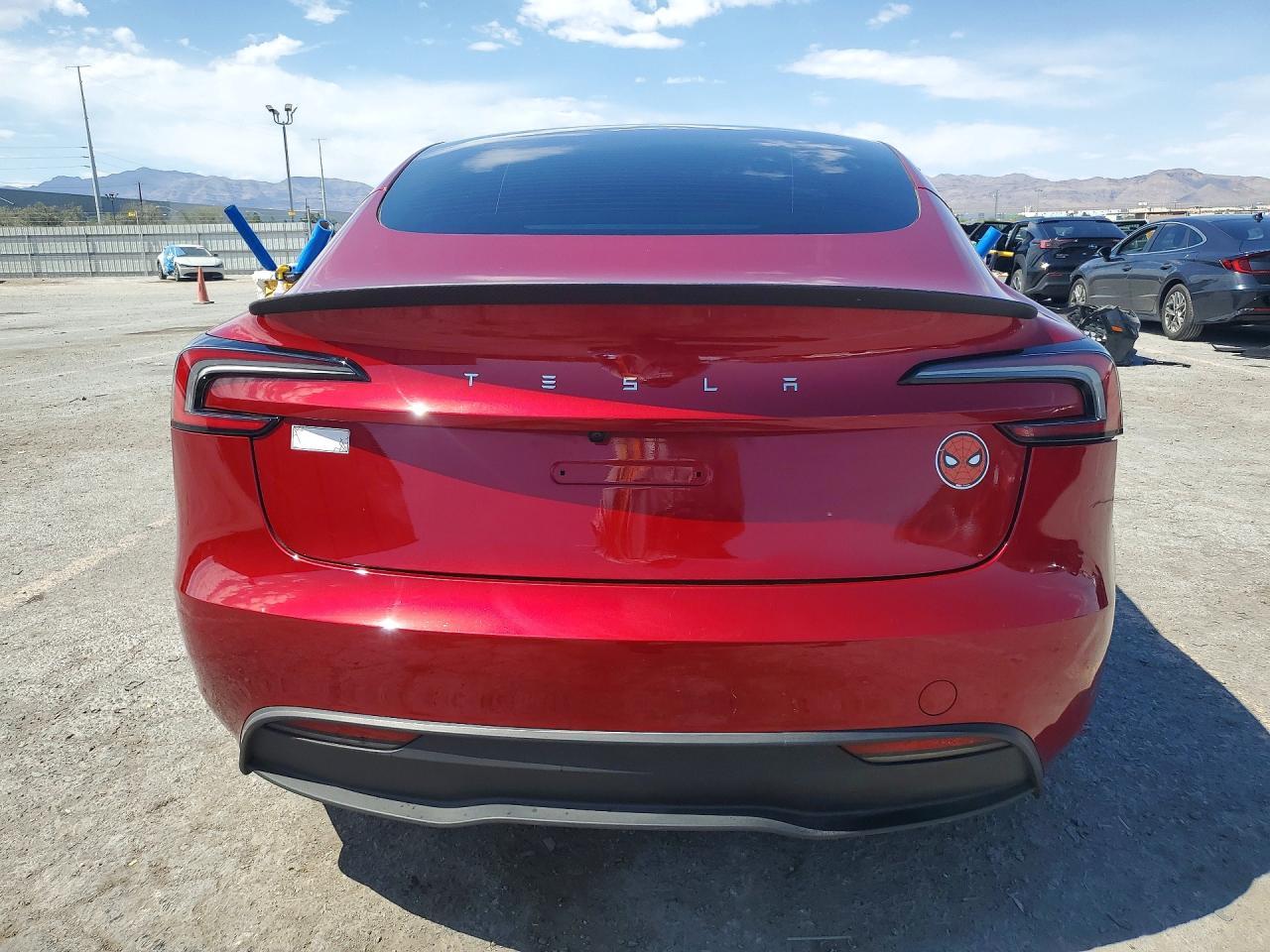 2025 Tesla Model 3 - Фото 6