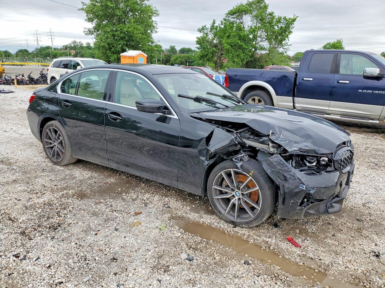 2020 BMW 330Xi - Image 4