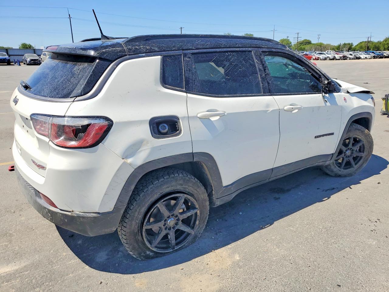 2018 Jeep Compass Trailhawk - Image 3