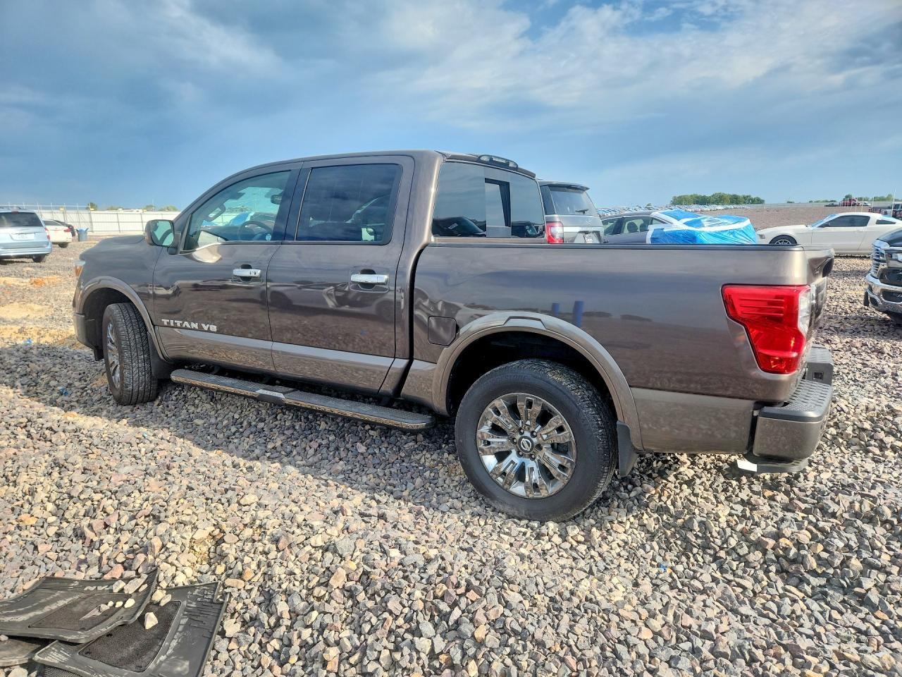 2018 Nissan Titan S - Фото 2