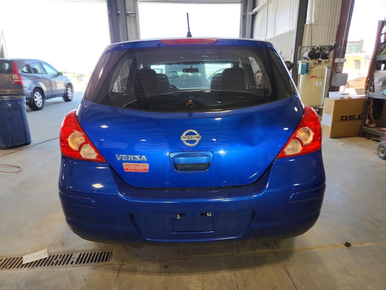 2012 Nissan Versa 1.8 S - Image 6