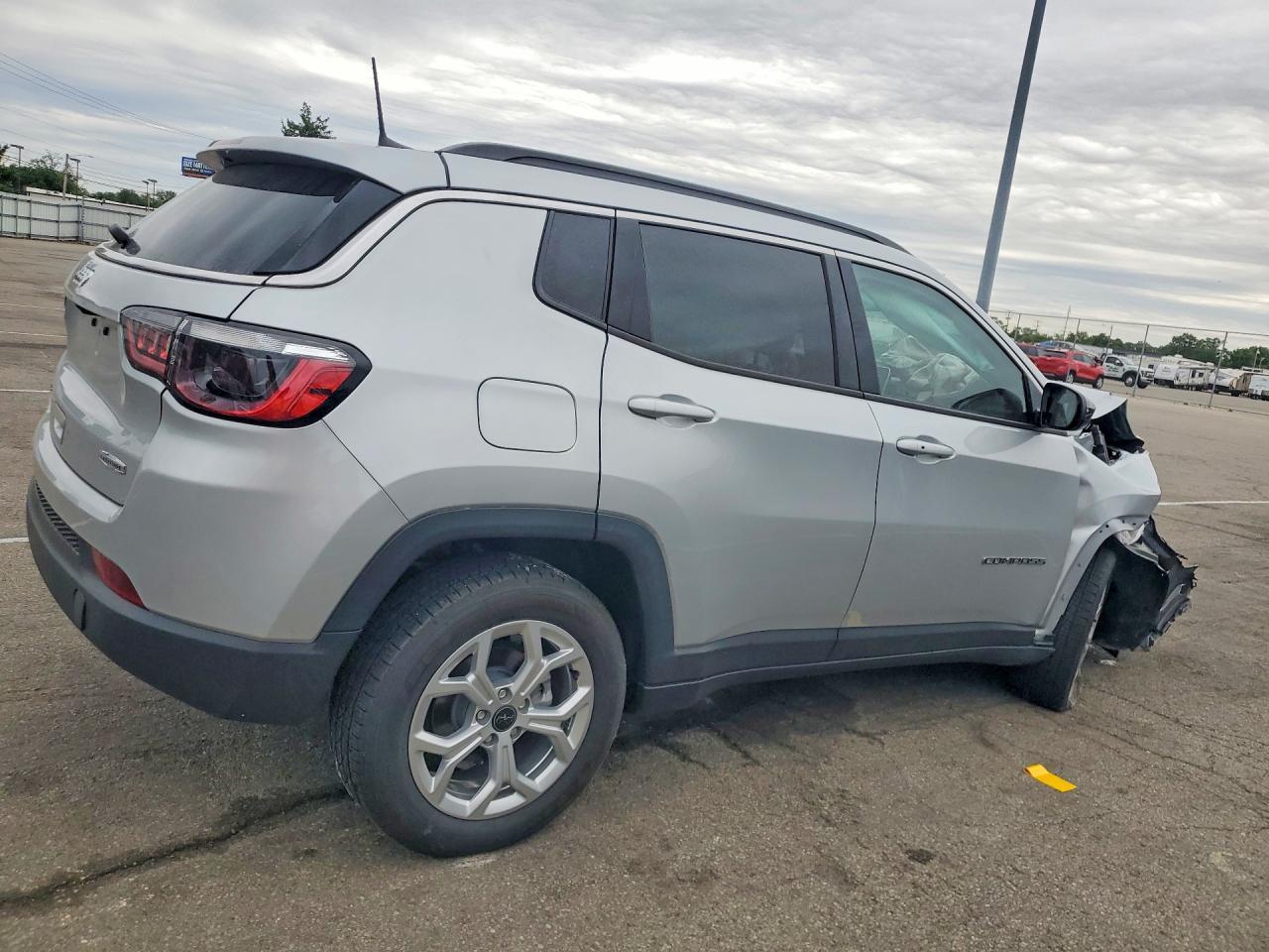 2025 Jeep Compass Latitude - Фото 3