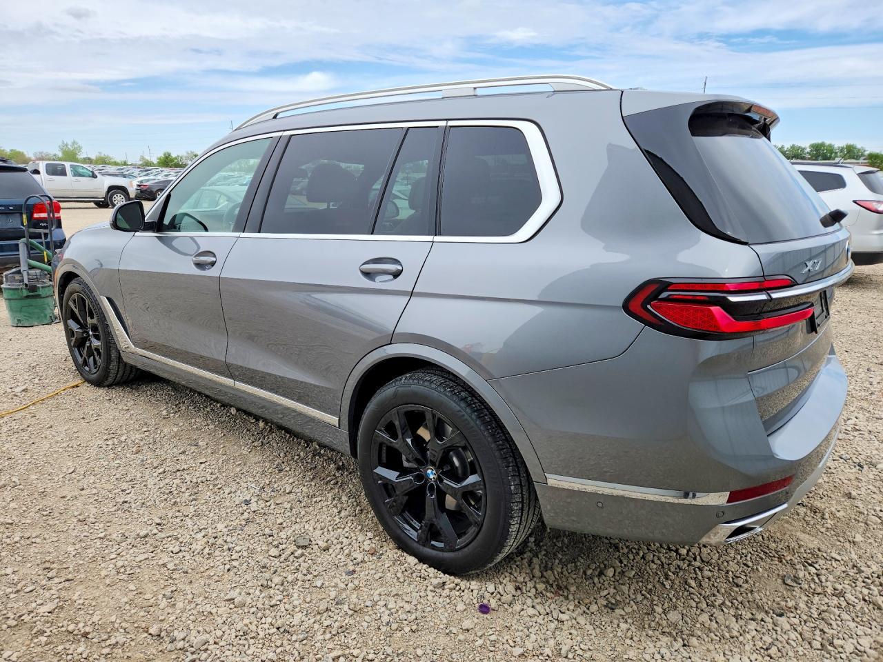 2025 BMW X7 xDrive40I - Фото 2