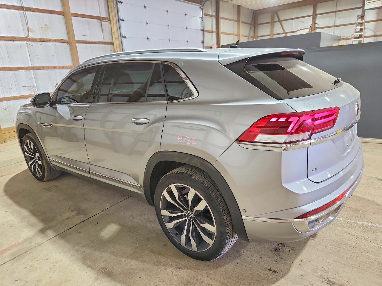 2022 Volkswagen Atlas Cross Sport Sel Premium R-Line - Фото 2