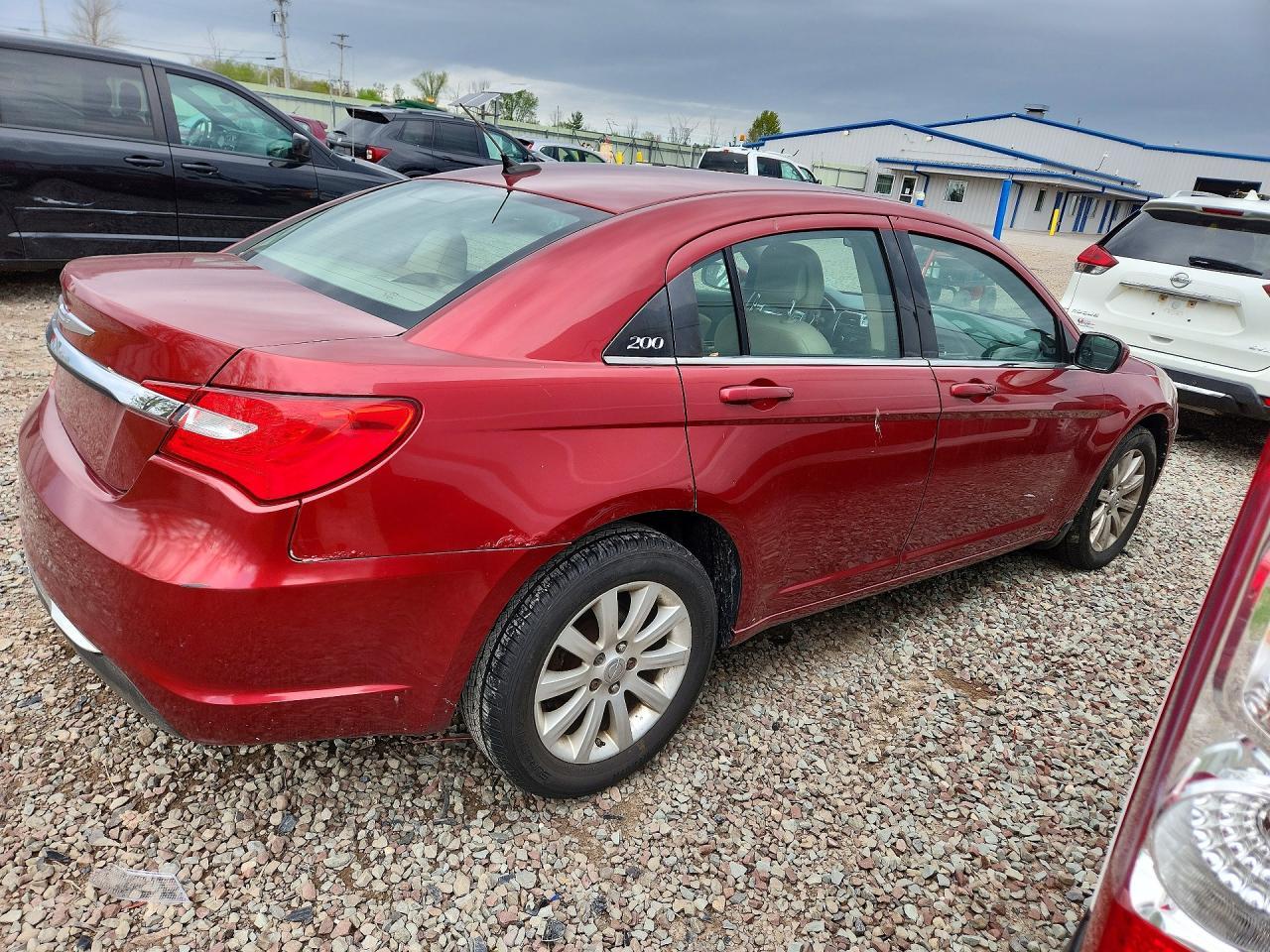 2013 Chrysler 200 Touring - Фото 3