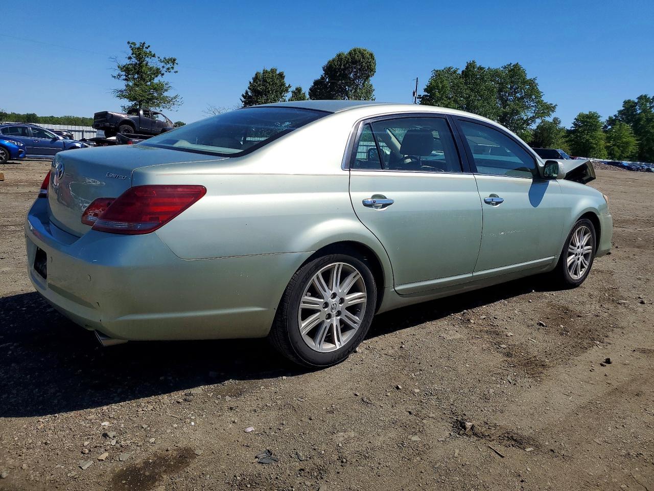 2008 Toyota Avalon Limited - Image 3