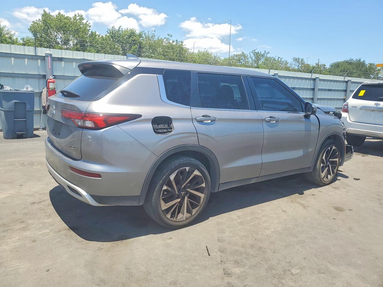 2022 Mitsubishi Outlander Se - Image 3