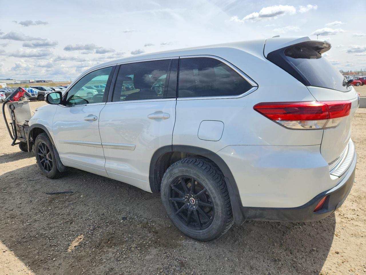 2017 Toyota Highlander Le - Фото 2