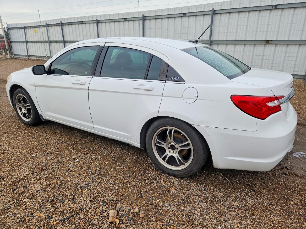 2014 Chrysler 200 Lx - Image 2