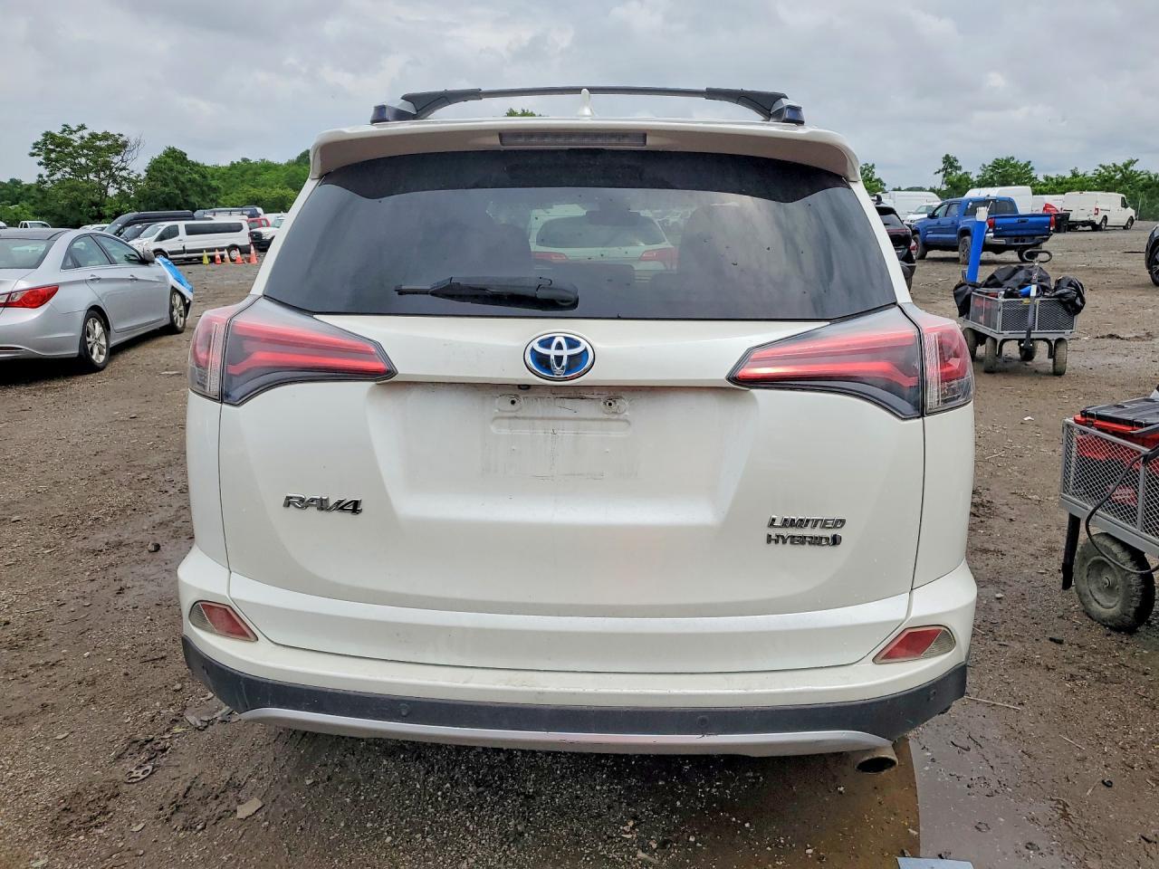 2016 Toyota Rav4 Hybrid Limited - Image 6