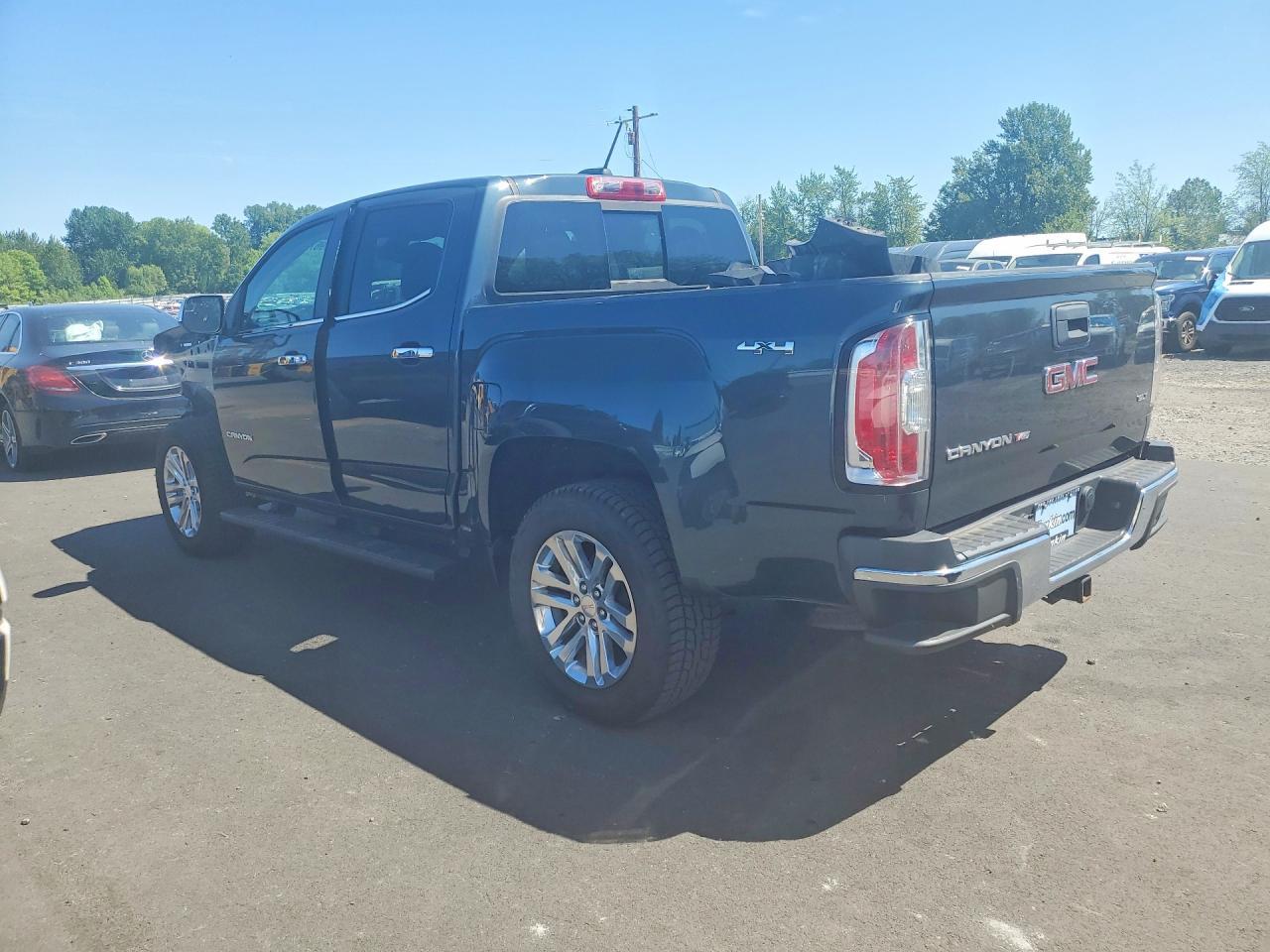 2017 GMC Canyon Slt - Image 2