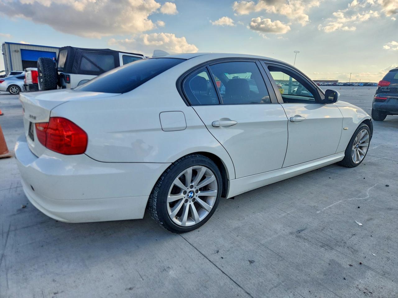 2011 BMW 328 I Sulev - Image 3