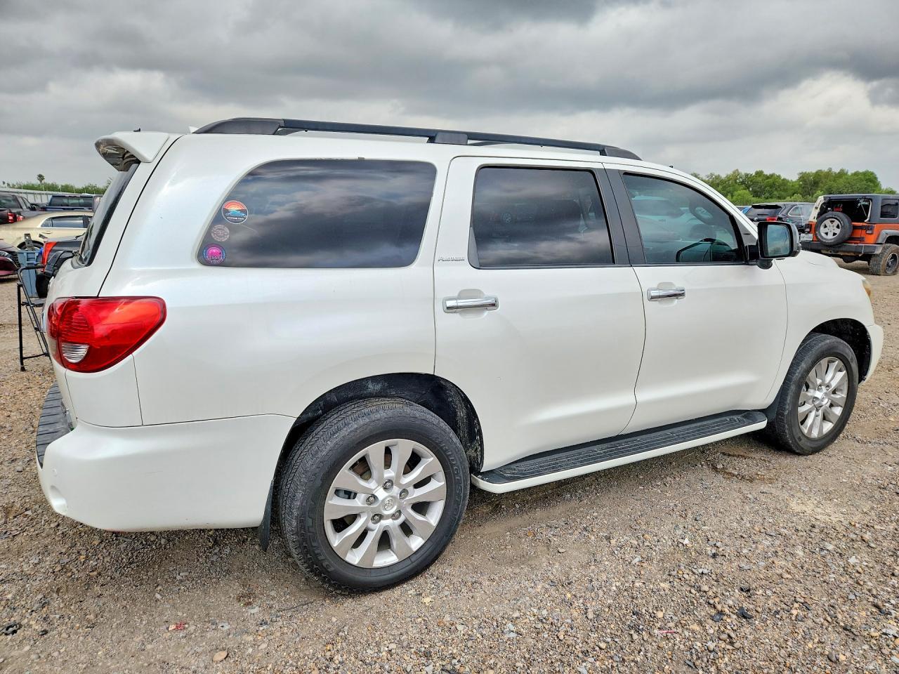 2016 Toyota Sequoia Platinum - Фото 3