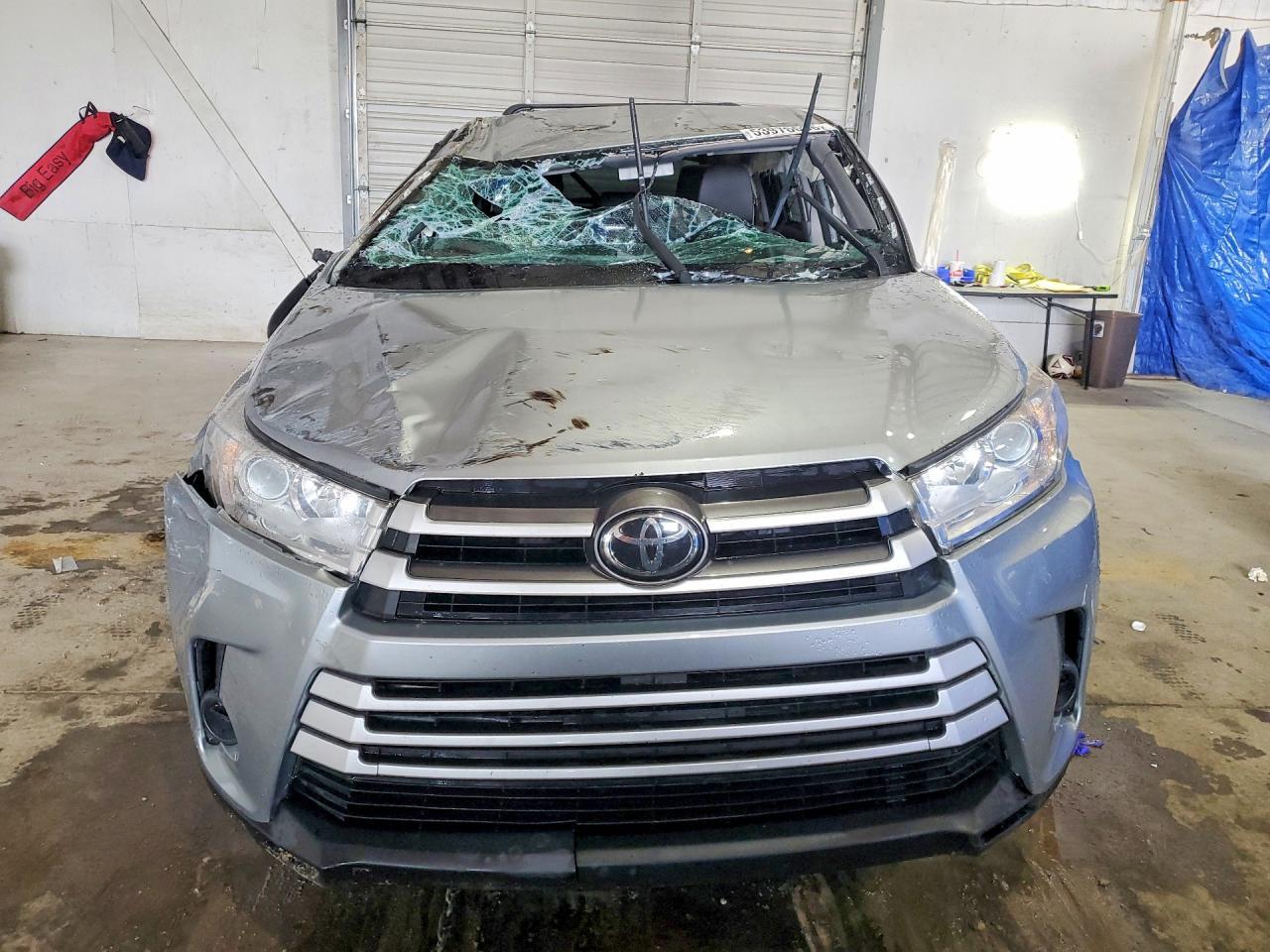 2017 Toyota Highlander Le - Image 5