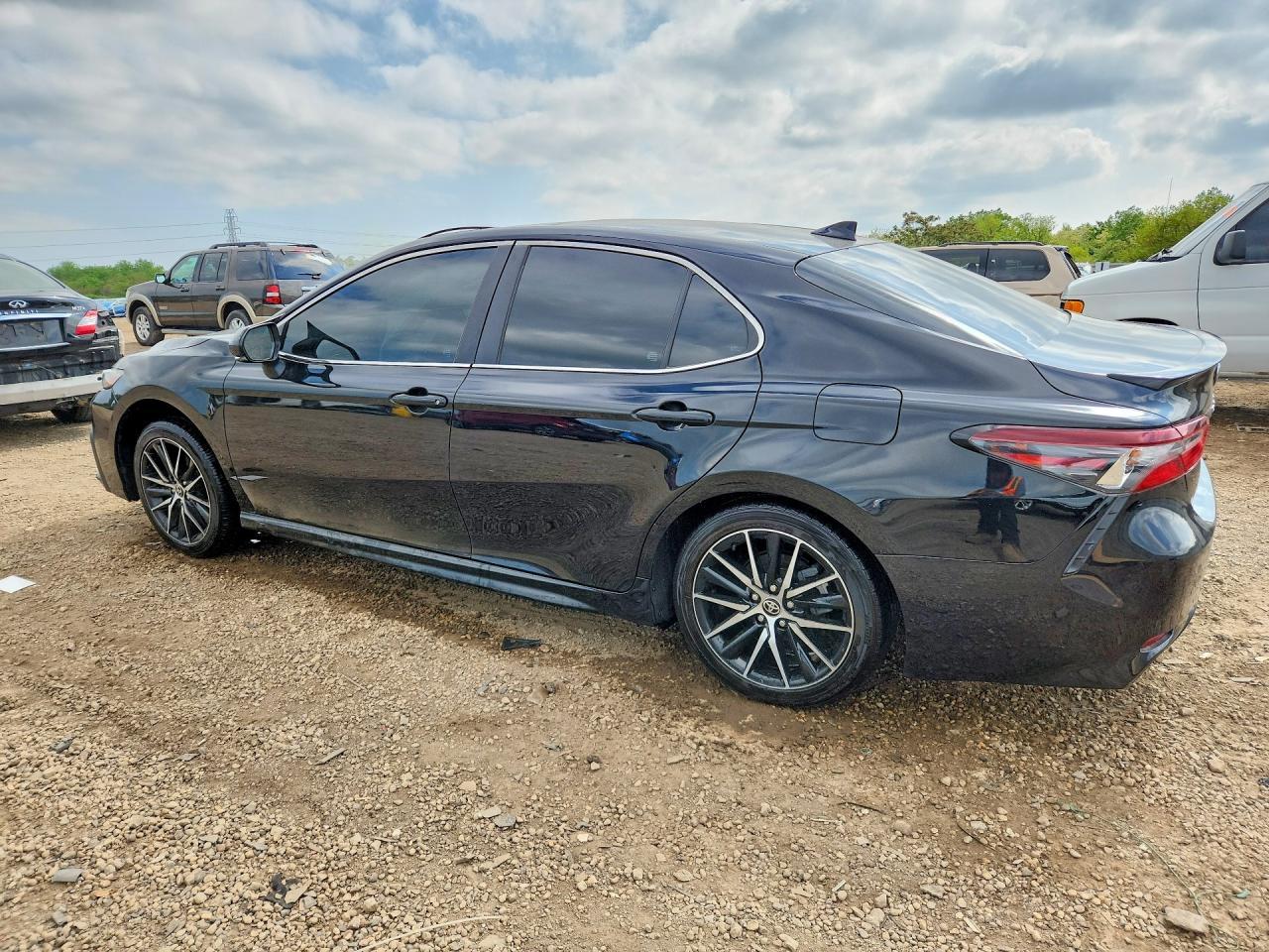 2024 Toyota Camry Se - Фото 2