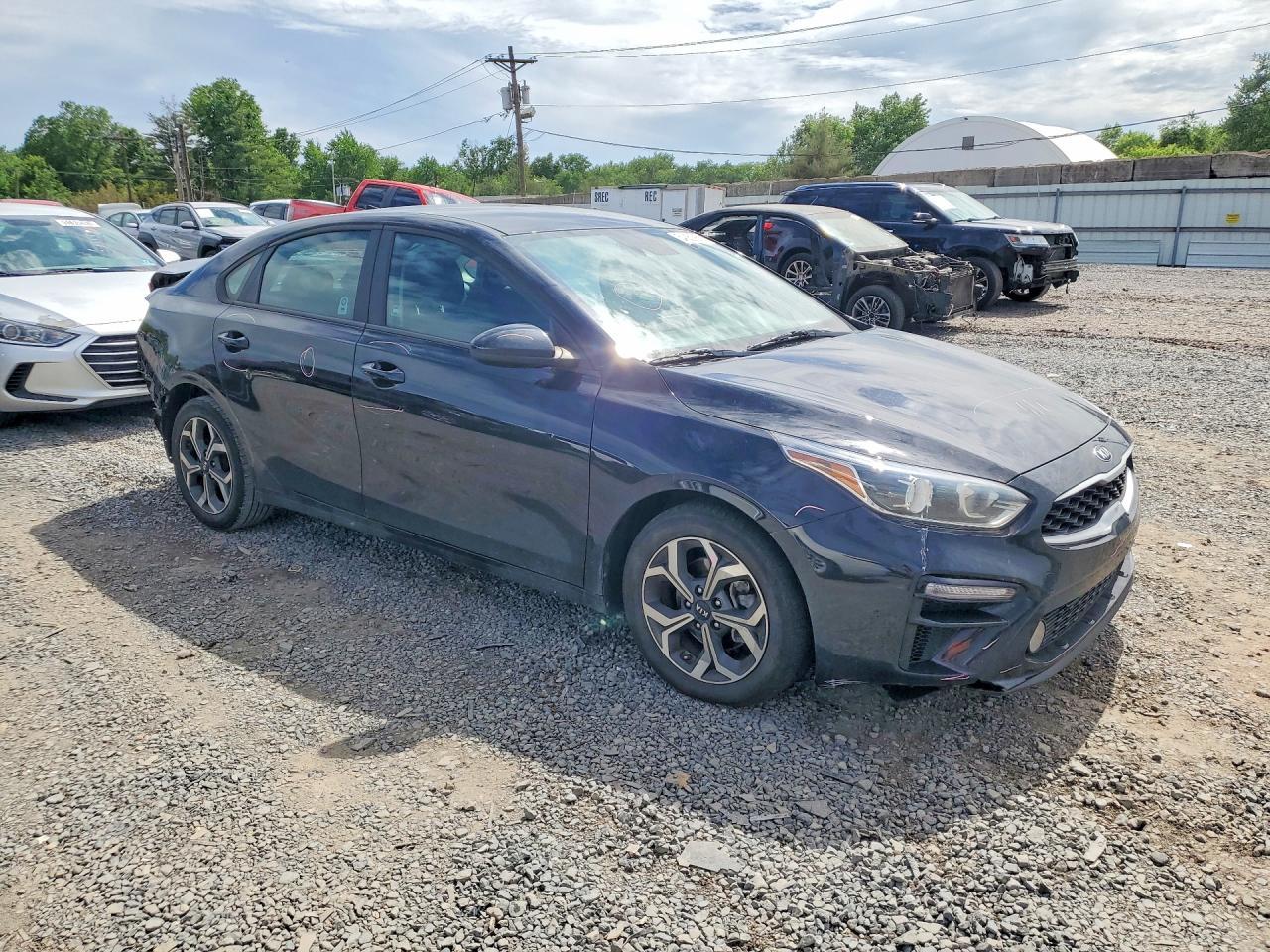 2021 Kia Forte Lxs - Image 4