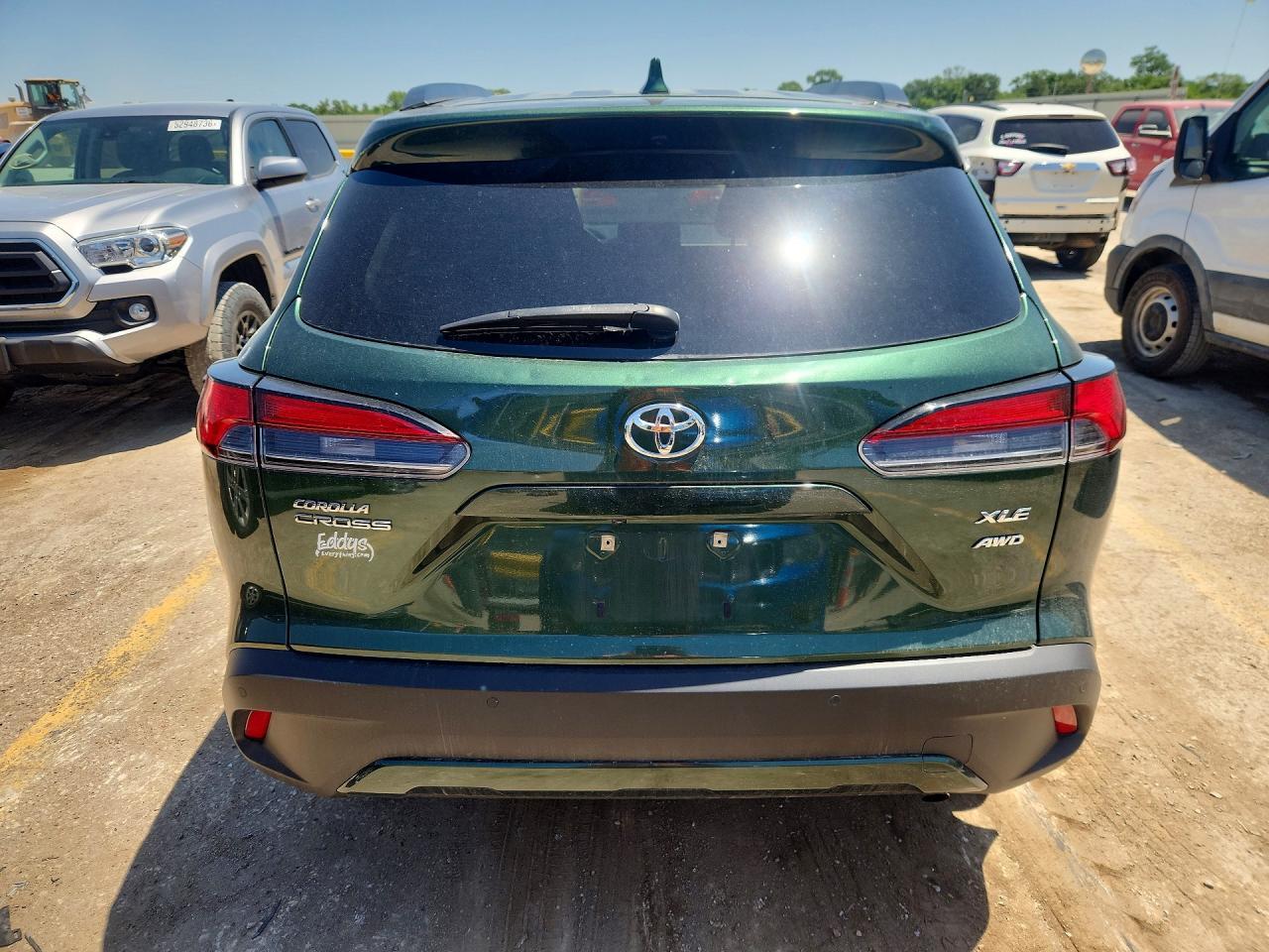 2022 Toyota Corolla Cross Xle - Image 6