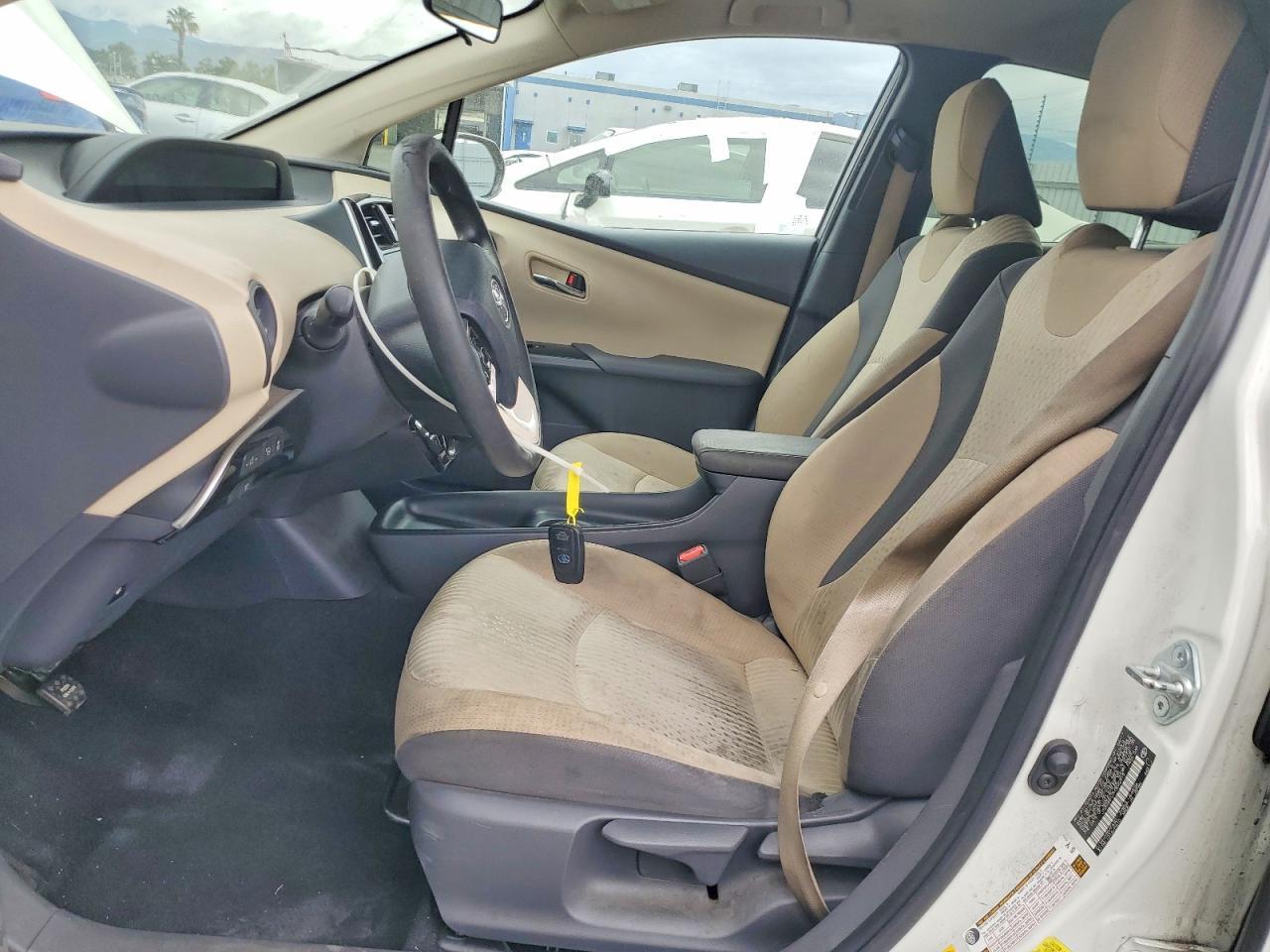 2017 Toyota Prius Two - Фото 7