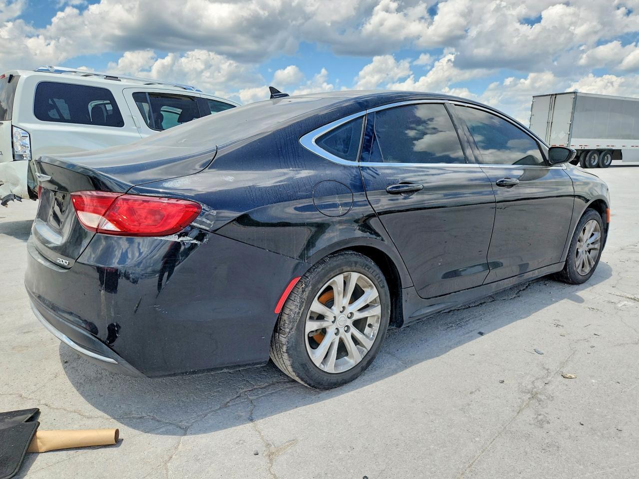 2015 Chrysler 200 Limited - Фото 3