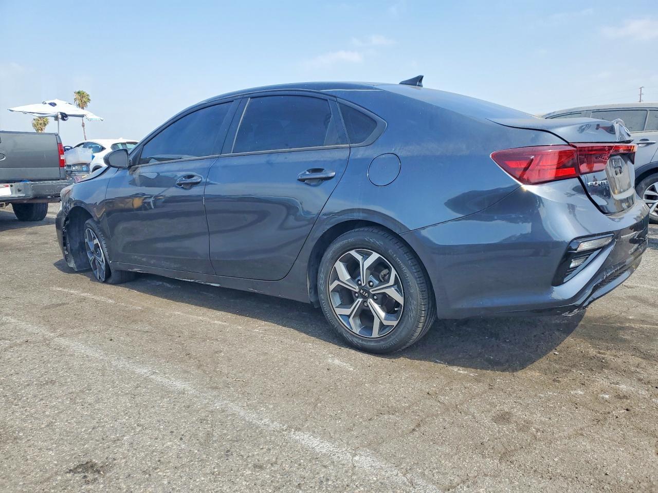 2021 Kia Forte Lxs - Image 2