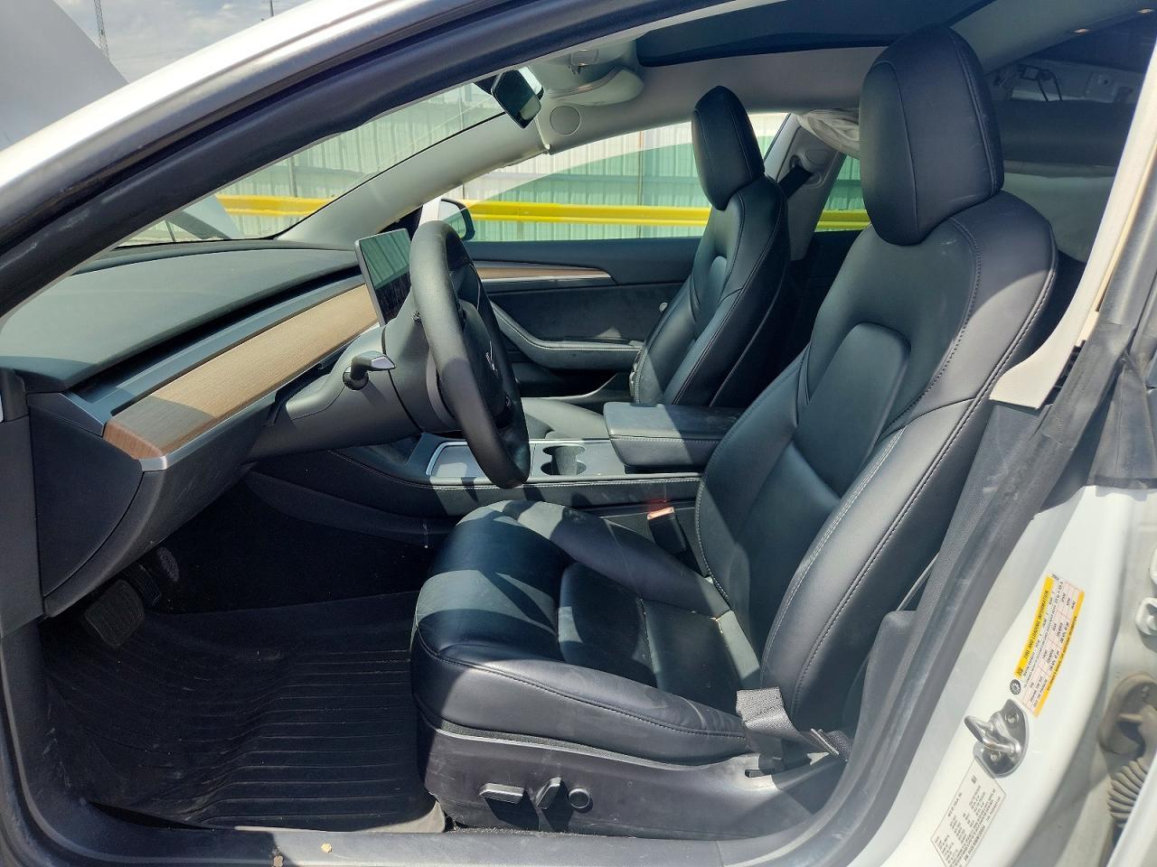 2022 Tesla Model 3 - Фото 7