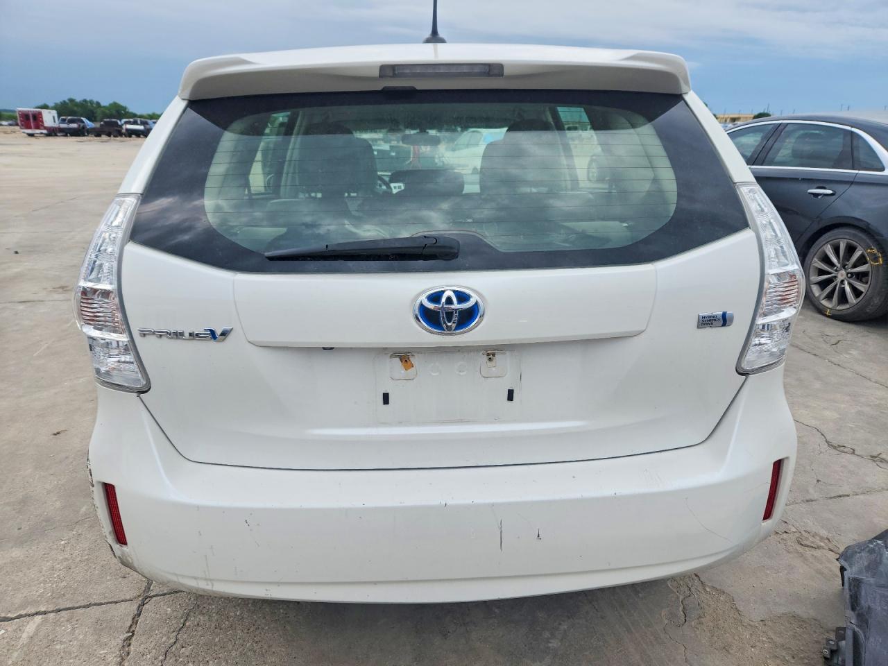 2014 Toyota Prius V Three - Image 6