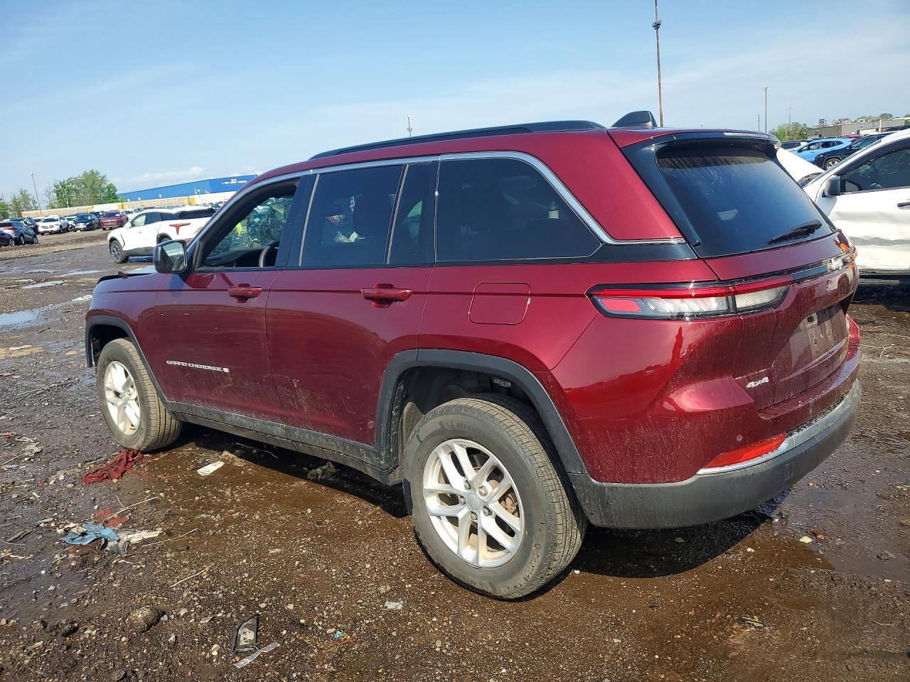 2024 Jeep Grand Cherokee Laredo - Image 2
