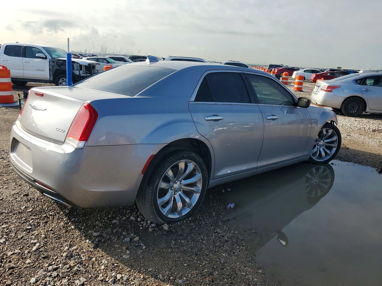 2018 Chrysler 300 Limited - Image 3